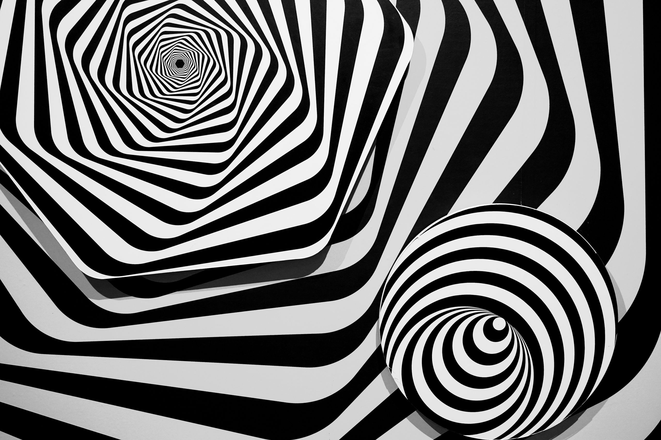 Mesmerizing black and white geometric patterns with a modern abstract design.